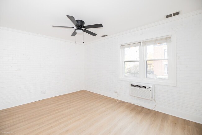 Building Photo - 455 W Grant Pl