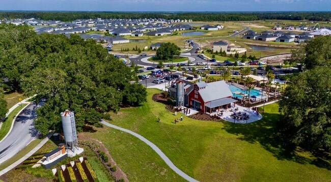 Building Photo - Gorgeous 4/ 2.5 Home in the Beautiful Lake Asbury Area of Clay County! $2,550.00