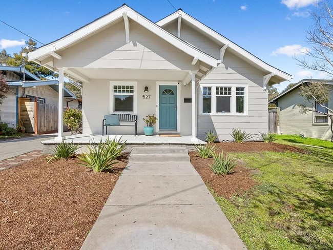 Primary Photo - 527 Windham St