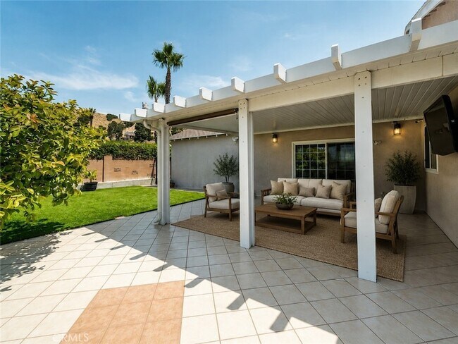 Building Photo - 8471 Vine Valley Dr
