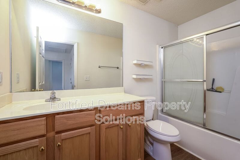 Building Photo - 5097 Bartholomew's Ln