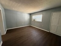 Building Photo - 1405 Lotela Ave
