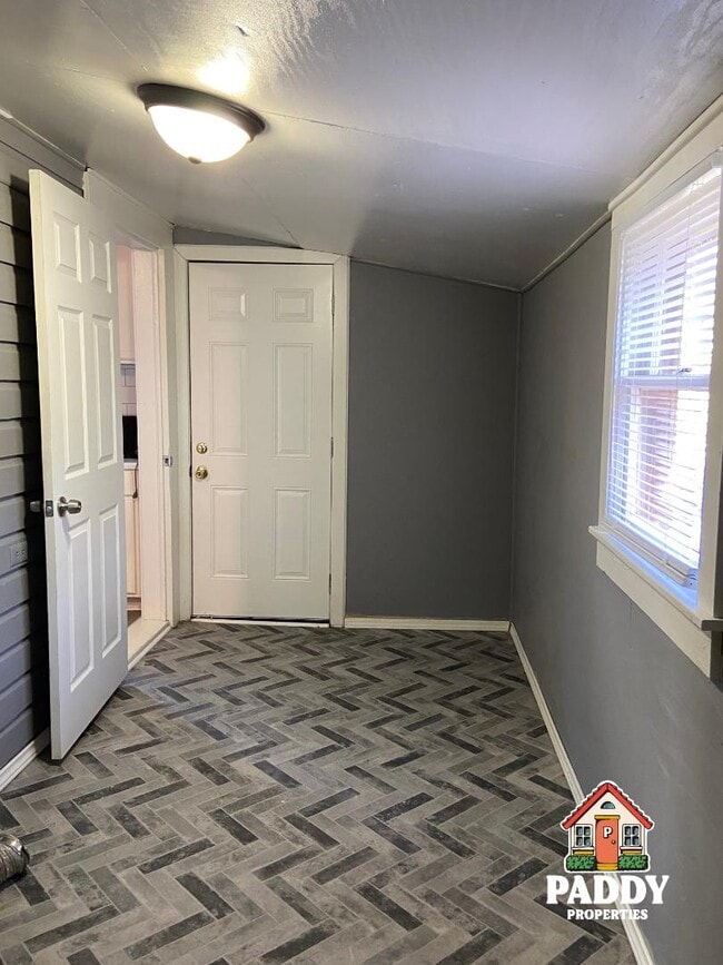 Building Photo - 105 S Lide Ave