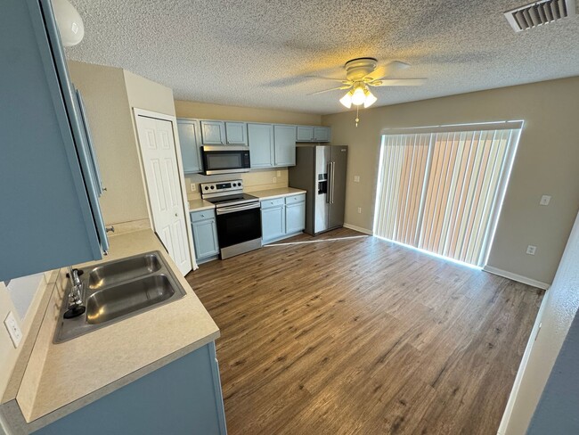 Building Photo - Spacious 4-Bedroom Home with 3 Full Baths in Whispering Trails – Pet Friendly!