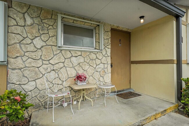 Building Photo - 2769 Ashley Dr W