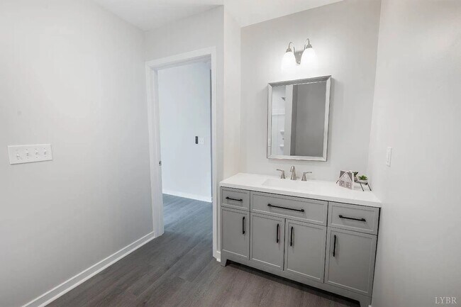 Building Photo - 2410 Poplar St