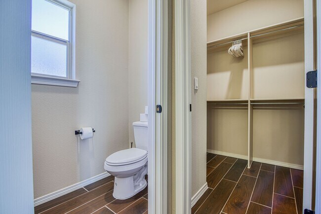 Building Photo - Westside area for Short or Long Term Rental(Completely Furnished) Beautiful 3 bed/2.5 baths