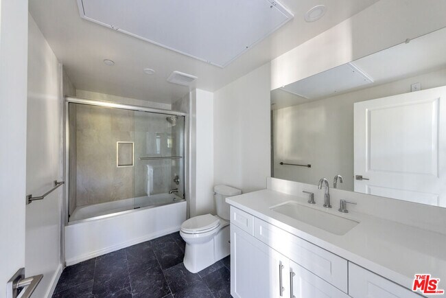 Building Photo - 5506 Thornburn St