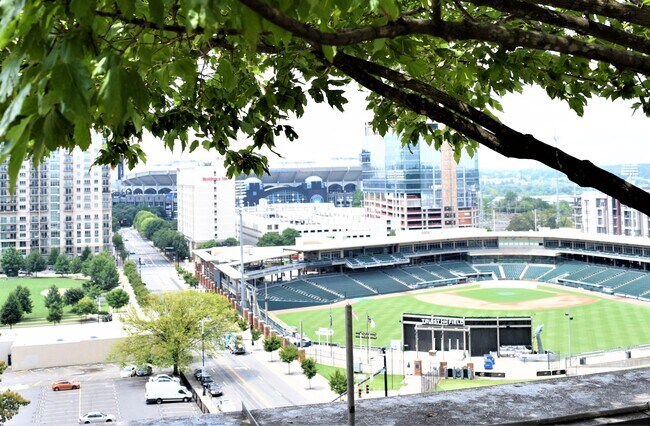 Building Photo - 333 W Trade St