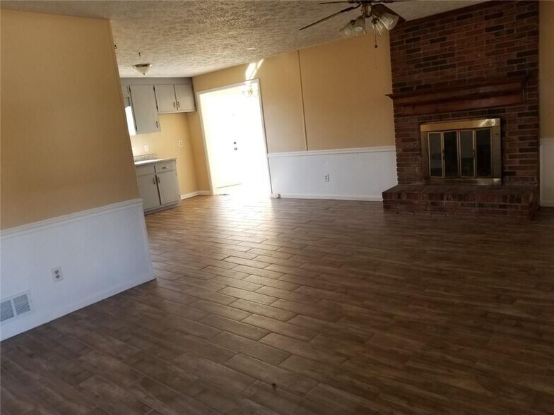 Building Photo - 4561 Braselton Hwy