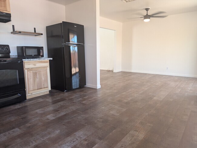 Building Photo - 1812 S Hardy Dr