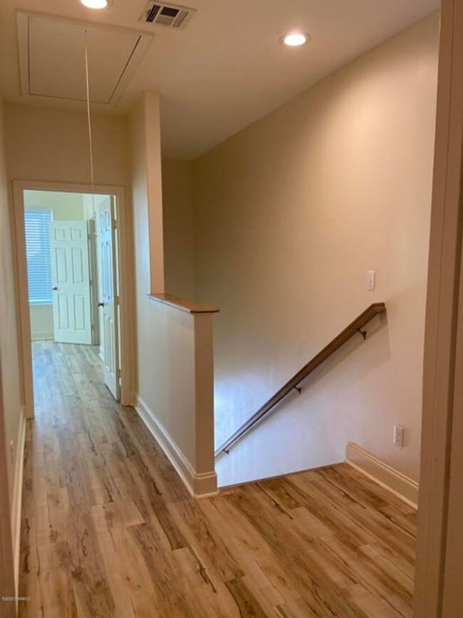 Building Photo - 108 Appleoak Ave