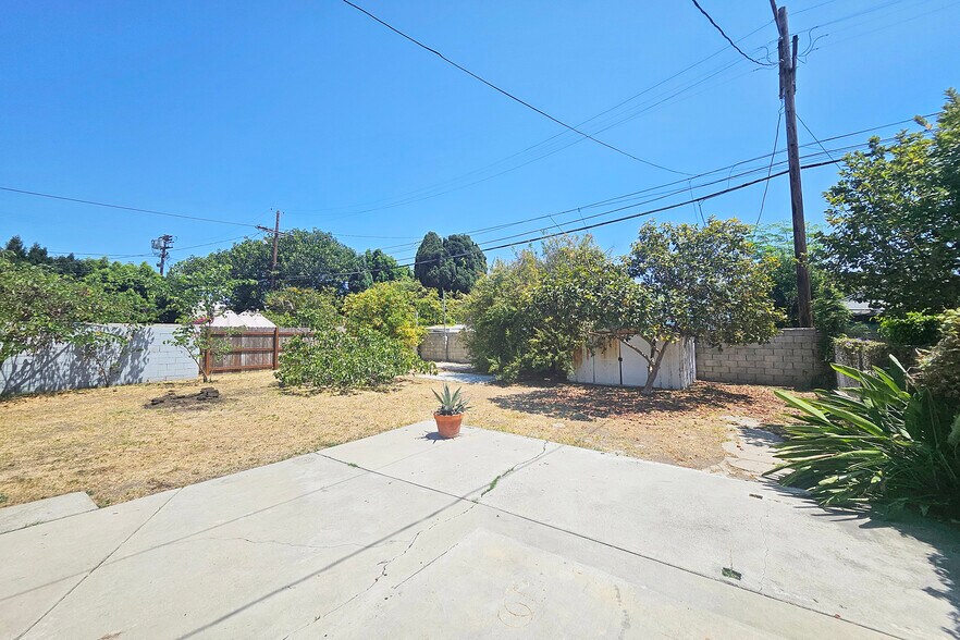 Building Photo - 648 N Heliotrope Dr