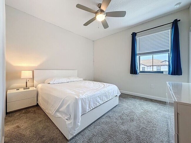Building Photo - Beautiful Furnished townhome in Vistas of ...
