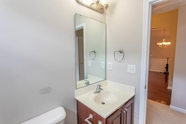Building Photo - 384 Esher Ct
