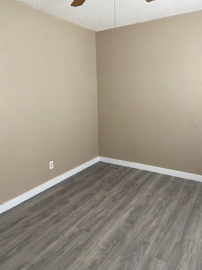 Building Photo - 601 Lomaland Dr