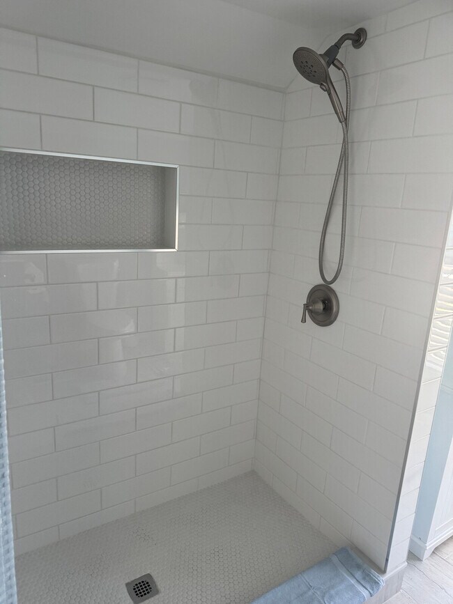 Building Photo - 1106 Central Ave