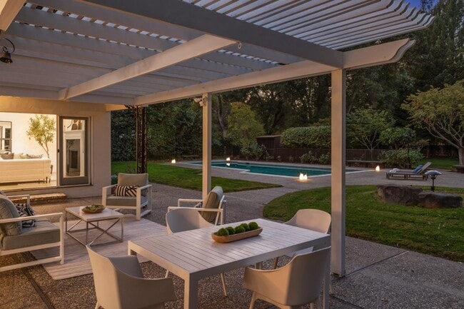 Building Photo - 243 Selby Ln