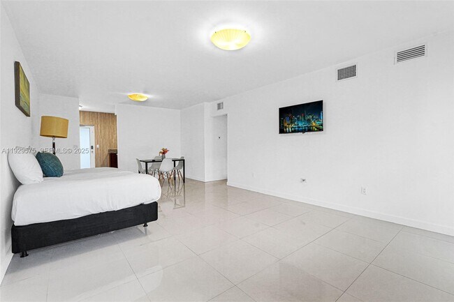 Building Photo - 1035 94th St