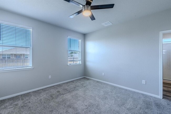 Building Photo - 225 Baum Dr