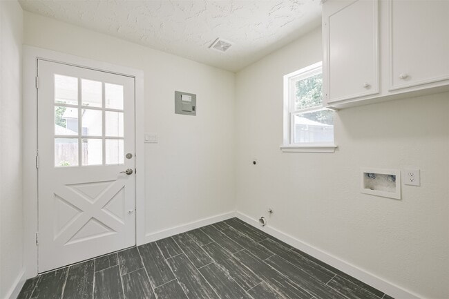 Building Photo - 19507 Spoonwood Dr