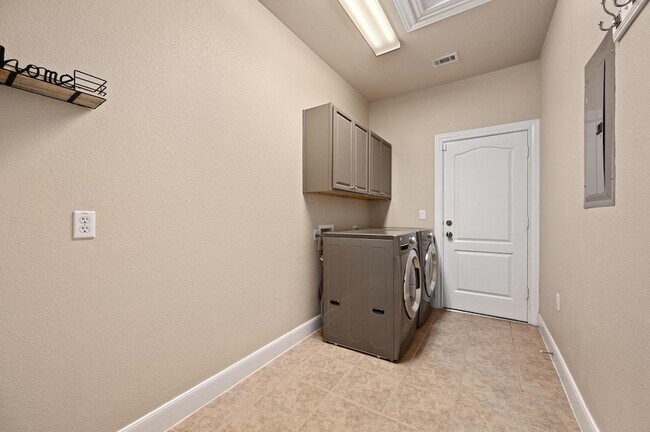 Building Photo - 216 Armstrong Dr