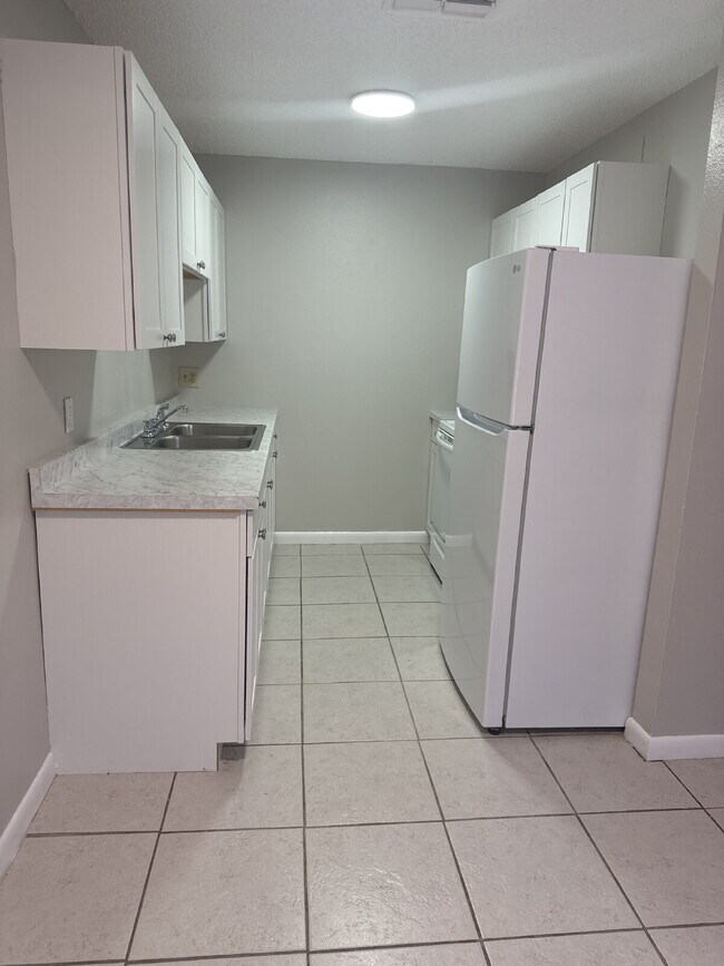 Building Photo - Updated one bedroom 1 bath