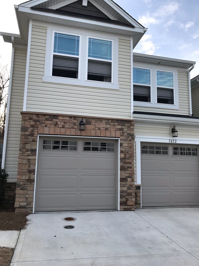 Building Photo - 3832 Amalia Pl