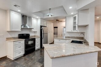 Building Photo - Renaissance Park Condo - Updated Penthouse...