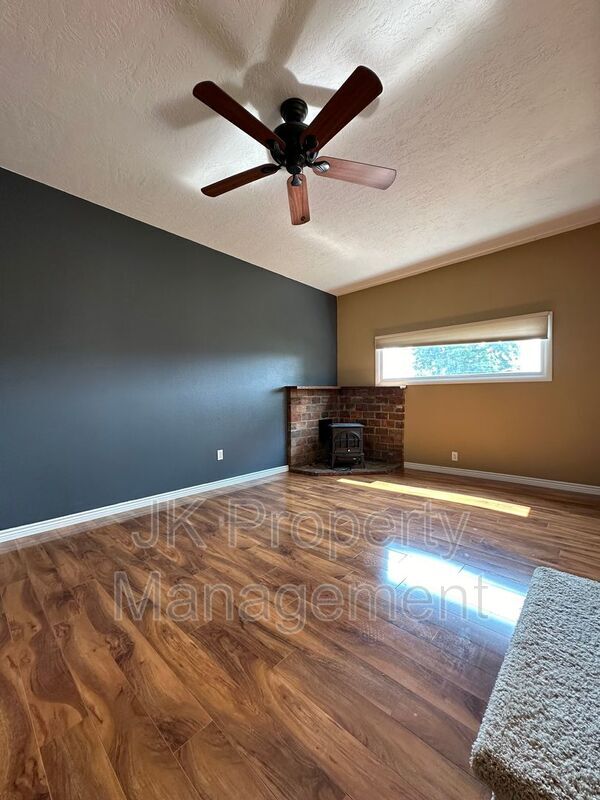 Building Photo - 710 48th St S