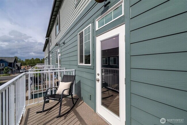 Building Photo - Modern 2-Bed, 2.5-Bath in Prime Location -...