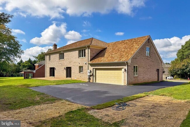 Building Photo - 6294 Dunaway Ct