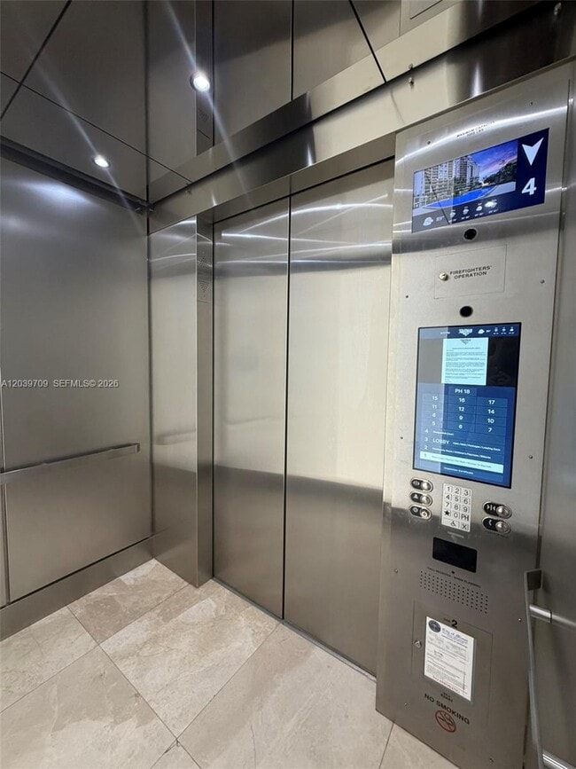 Building Photo - 540 Brickell Key Dr