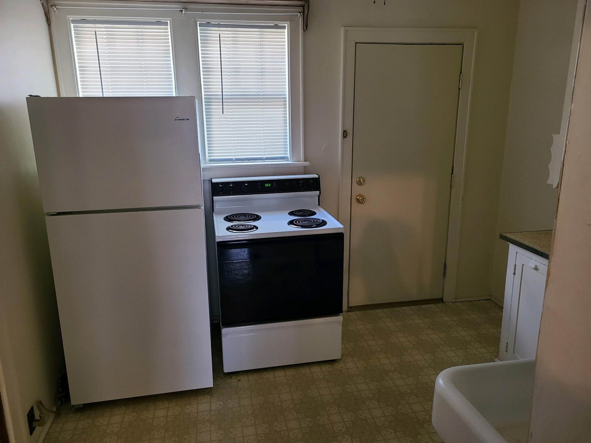 Kitchen - 1128 Lincoln Ave