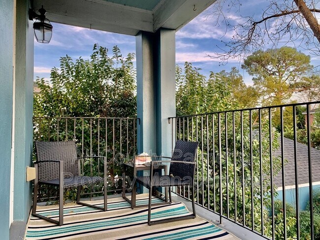 Building Photo - 213 Gordon St