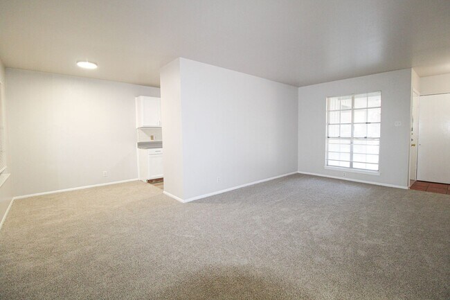 Building Photo - 1031 Fabulous Dr