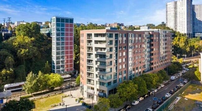 Building Photo - 800 Jackson St