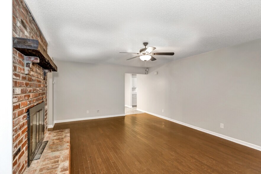 Building Photo - 3909 Fair Oak Ln SW