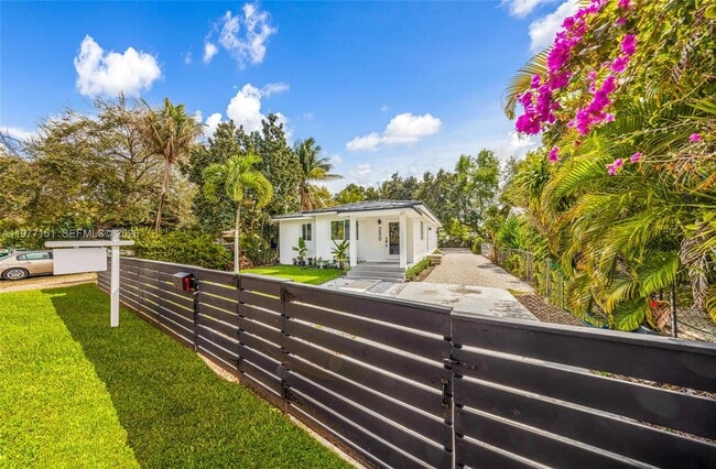 Building Photo - 250 NW 98th St