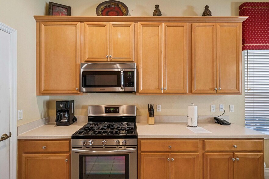 Building Photo - 7404 Soiree Way