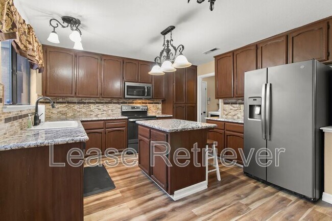 Building Photo - 1921 Ridgemont Way