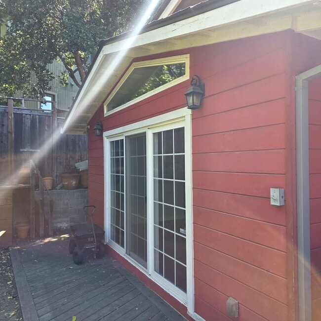 Building Photo - Beautiful Four bedroom, Two bathroom house...