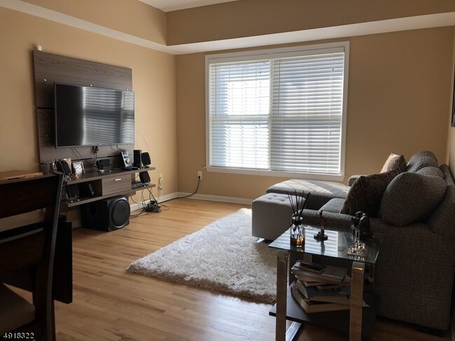 Building Photo - 400 North Ave