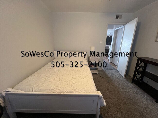 Building Photo - FULLY FURNISHED  3 Bedroom - Short or Long Term Available