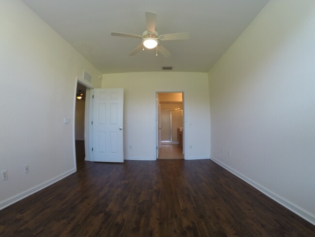 Building Photo - 4555 SW 52nd Cir