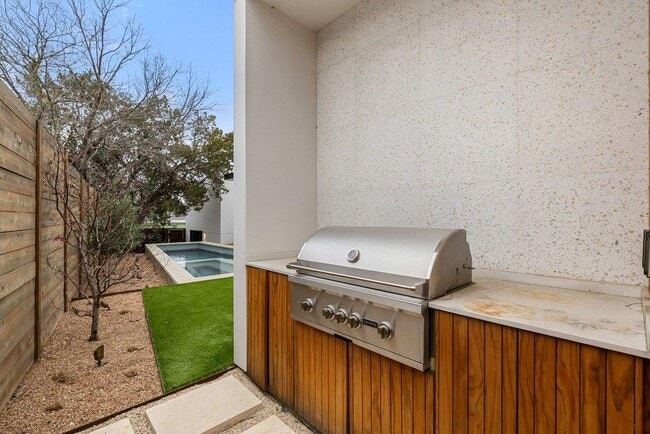 Building Photo - 910 W Johanna St