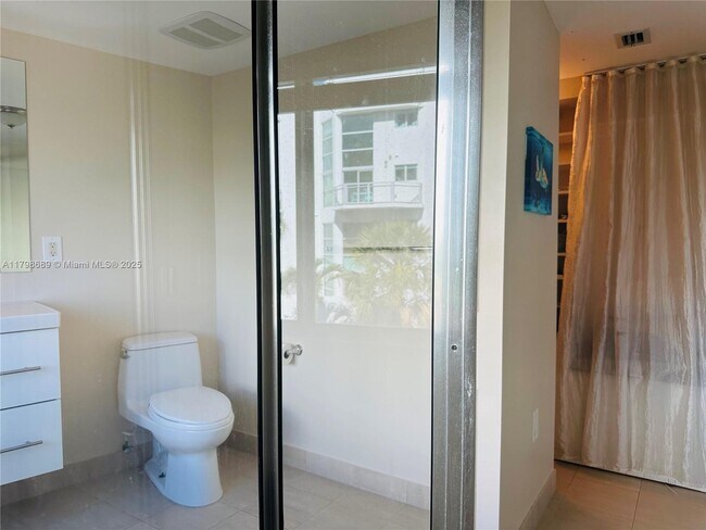 Building Photo - 7700 Collins Ave