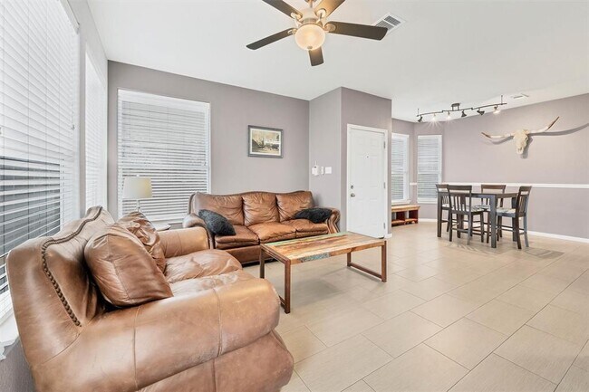 Building Photo - 2100 Pipers Field Dr
