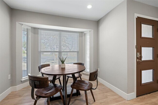 Building Photo - 1505 Westbury Trail