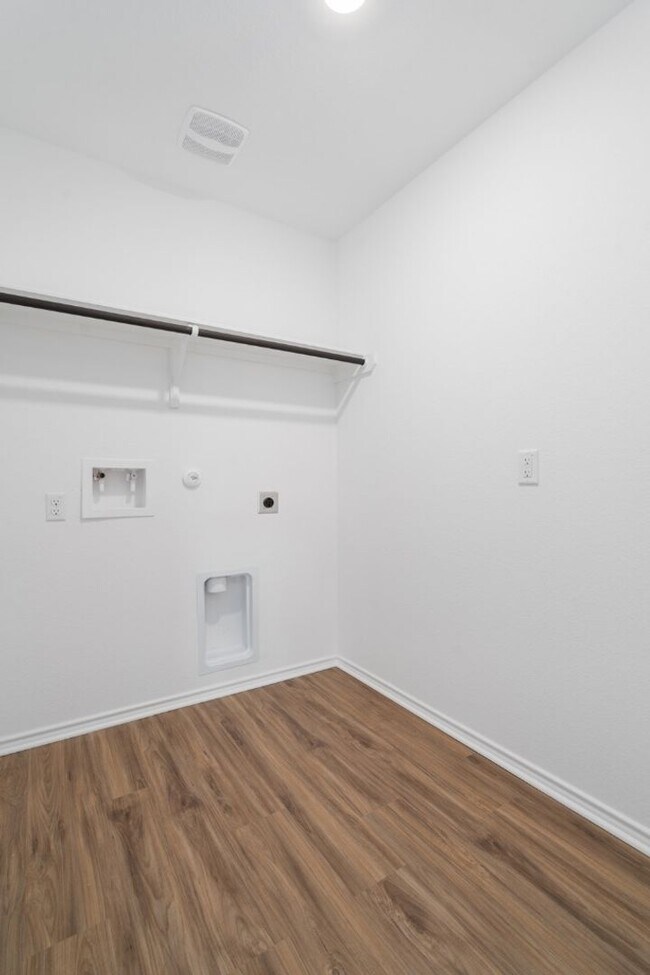 Building Photo - 290 Madrid